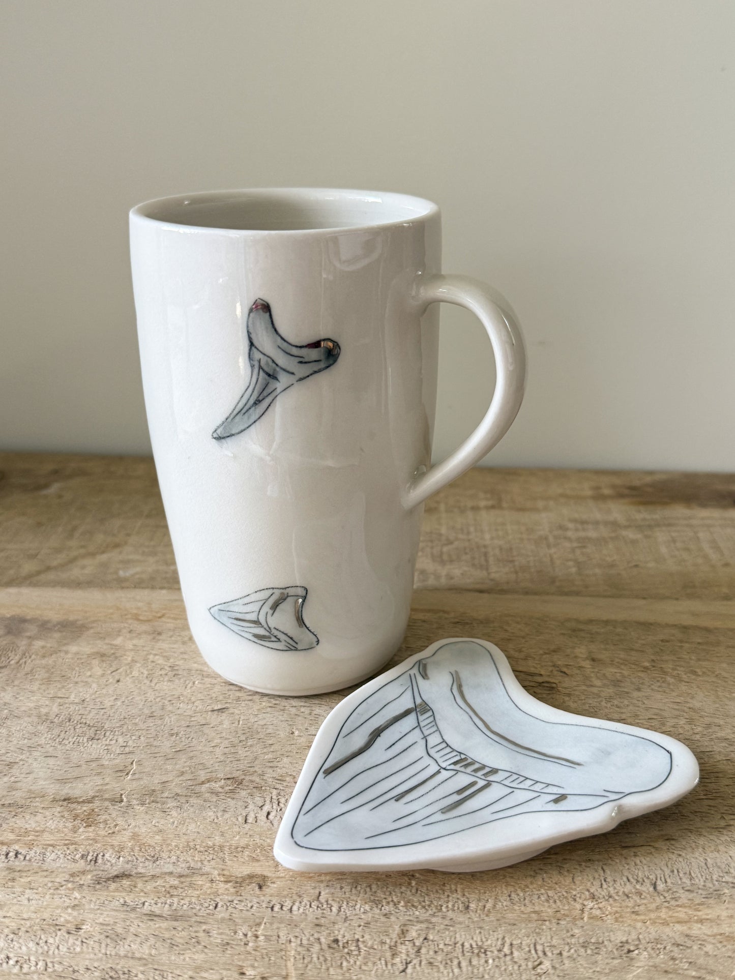 Shark tooth walking mug